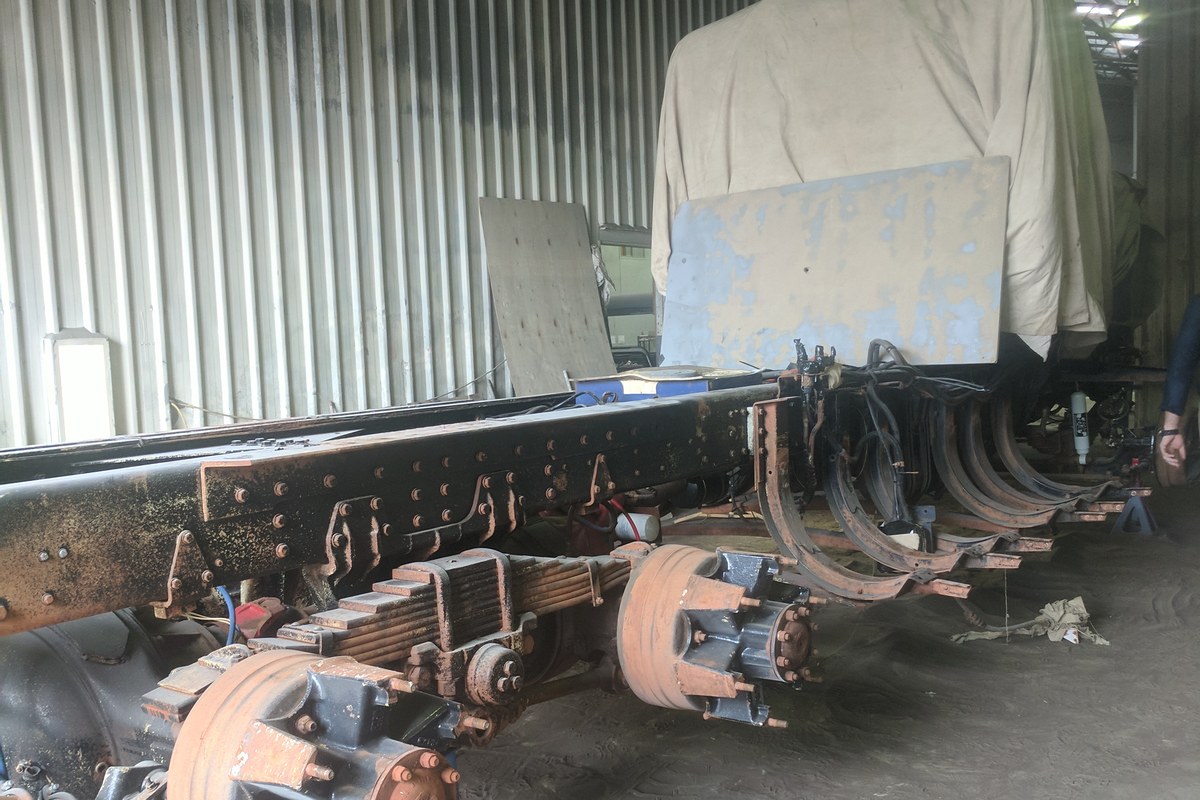 Axles, Hubs & Suspension